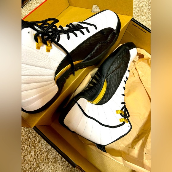 jordan 11 black white gold